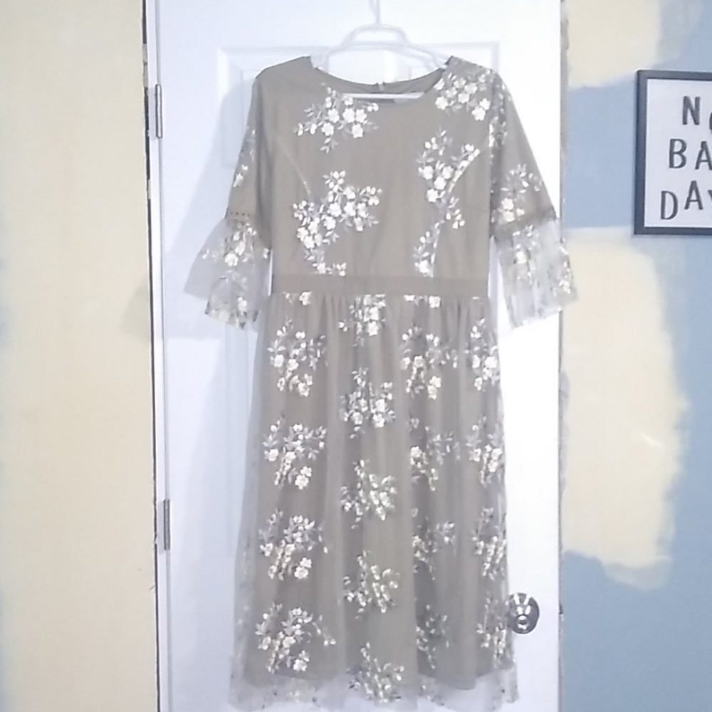 Dress - Picture 4 of 4